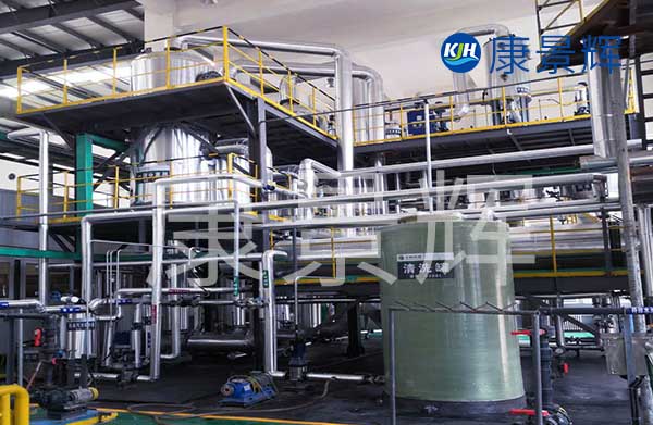 三效蒸發(fā)器各效溫度與三效蒸發(fā)器的壓力、真空度都有關系，各效溫度差異要看工況設計、差距在2-30℃不等。